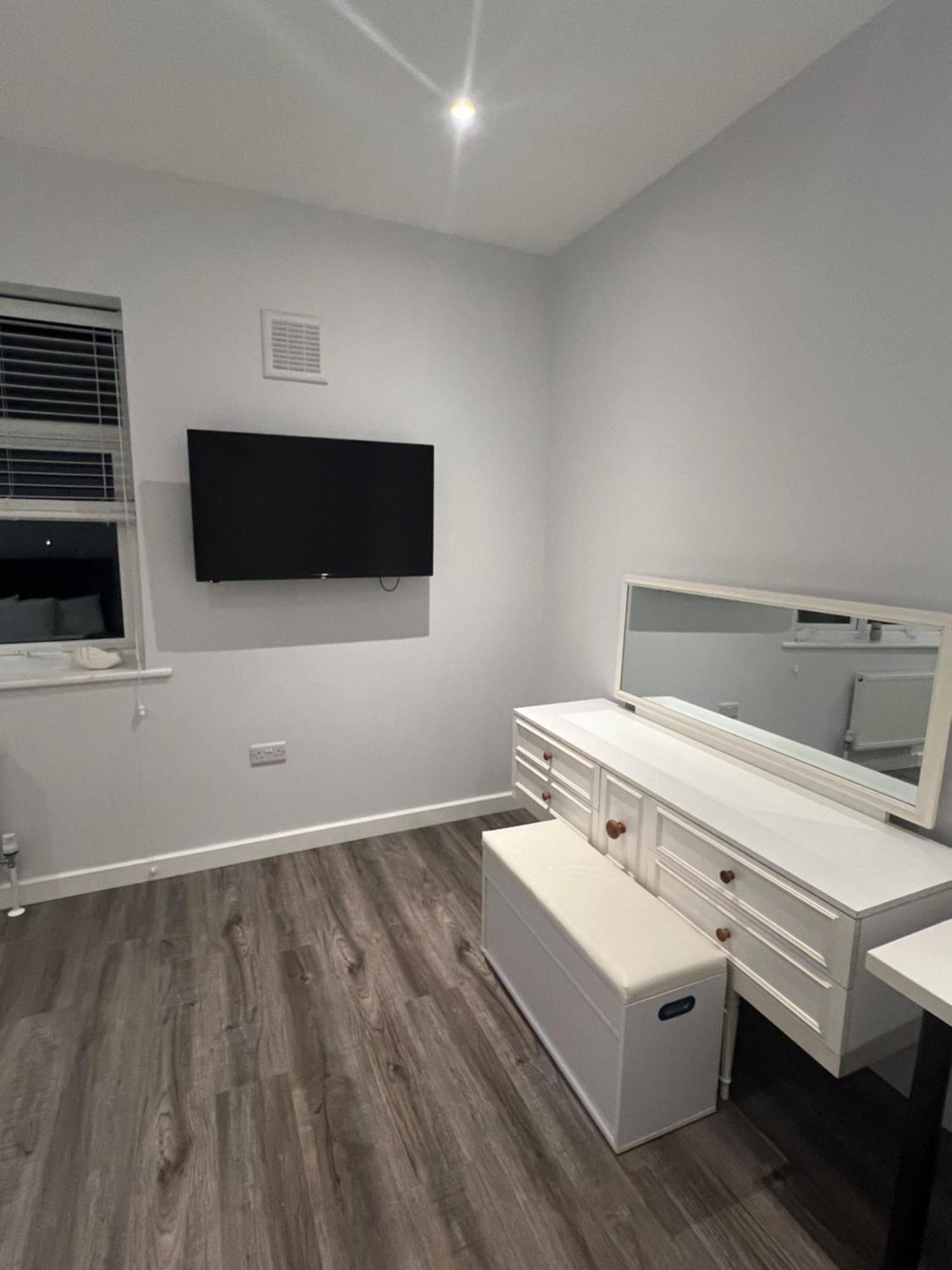 Spencer Bridge Rooms By Afl Northampton Esterno foto