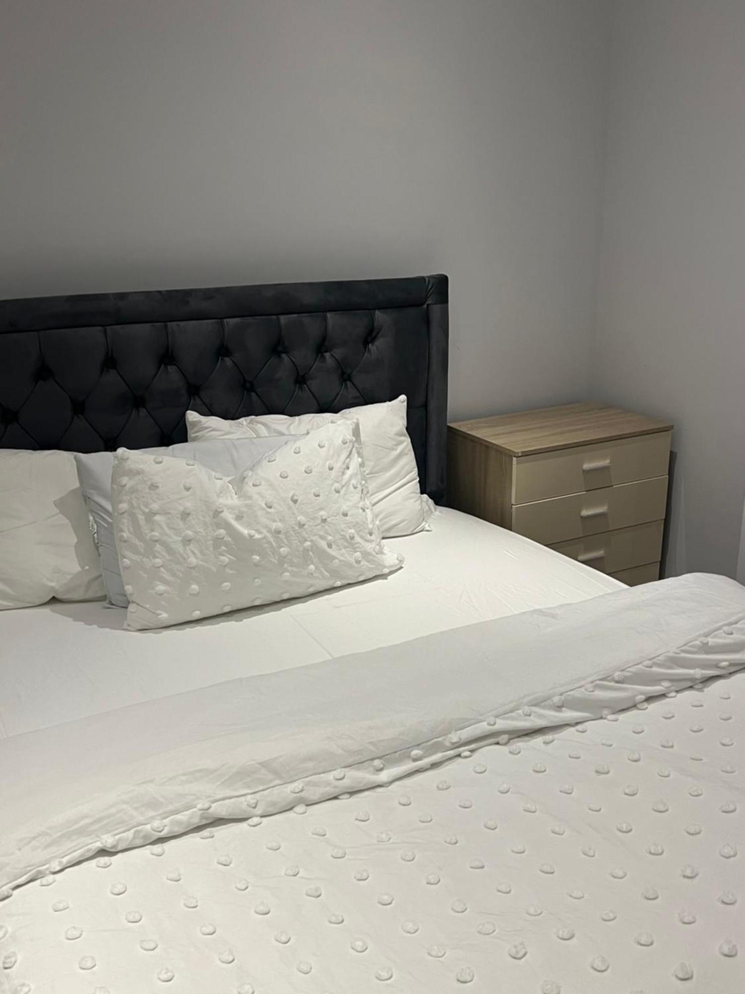Spencer Bridge Rooms By Afl Northampton Esterno foto