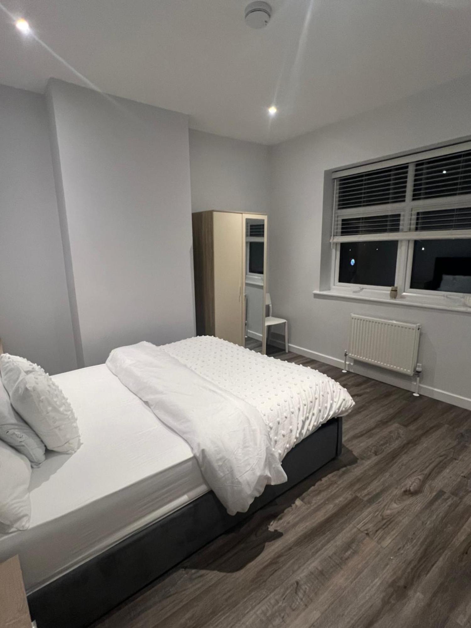 Spencer Bridge Rooms By Afl Northampton Esterno foto
